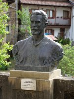 Julian Gayarreren jaiotetxea, Erronkari