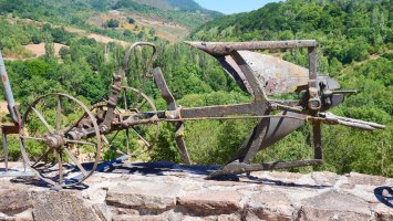 Burdinazko goldea, apaingarri