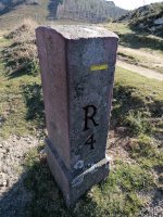 R4 mugarria, Alkozpe