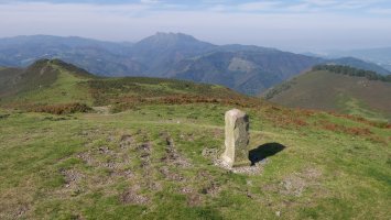 R9 mugarria, Manddale