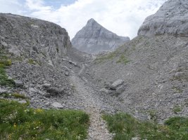 Lapiazean barrena Auñamendira gerturatzen