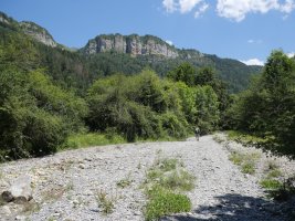 Belaguako erreka lehorraren arrastoan