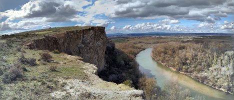 Aragoi ibaiaren gaineko malkarrak