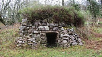 Gilleneko Borda karobia, Etxalar