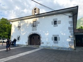 Larraizko Andra Mari Ermita Abalzisketan