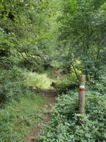 GR-20a jarraitzen duen bidearen bazterrean bada Agiriko bidea erakusten duen seinalea