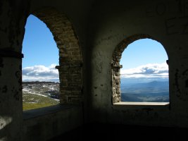 Ikuspegi ederra ermitako aterpearen leihoetatik