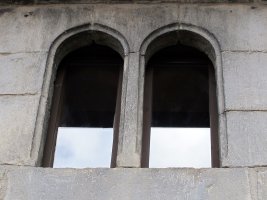 Marrakos etxeko leihoa, Garde