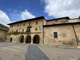 Andra Mari Eliza. Apilaiz