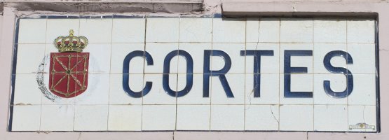 Cortes herriko izenaren plaka.