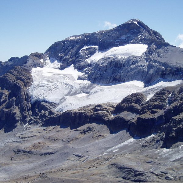 Ipar-mendebaldetik ikusita, Astazou Handitik