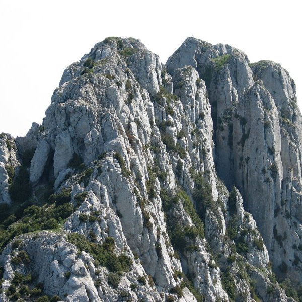 Tontorra osatzen duten haitzak