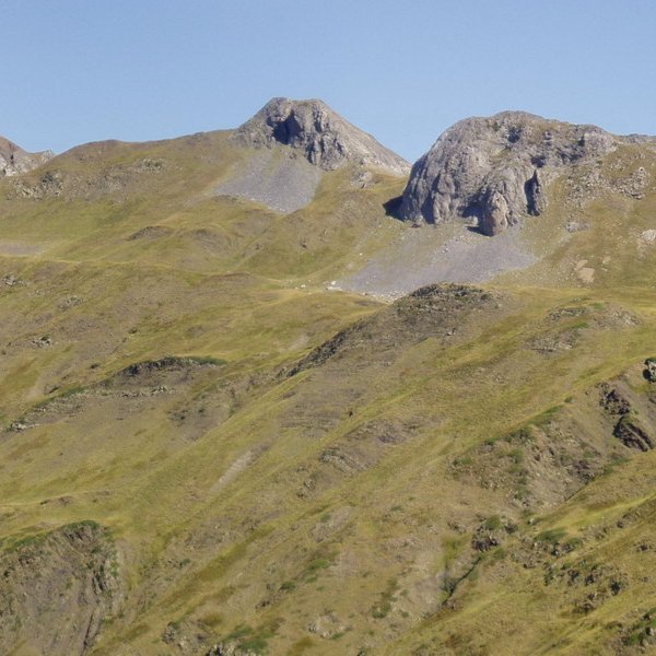 La Rinconda eta Canal Roya ipar-ekialdetik mugatzen dituzten tontorrak