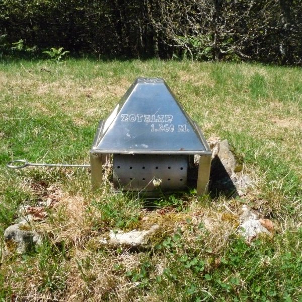 Zotalarko txartelontzia, Atarrabiako Idoskia taldeak jarria