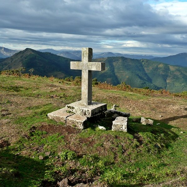 Gurutzea. Atzean,Urko
