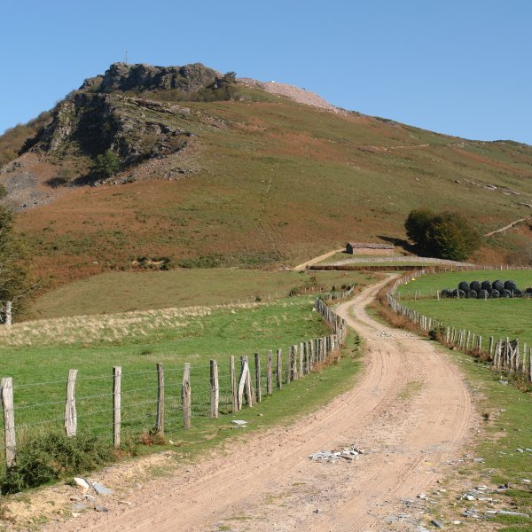 Legate, Legate eta Larratzu arteko lepotik