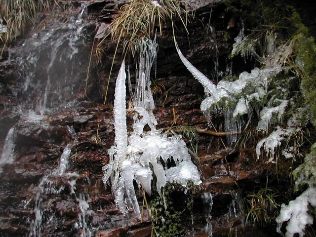 Izotzaren eragina Castillo de Achert igotzen