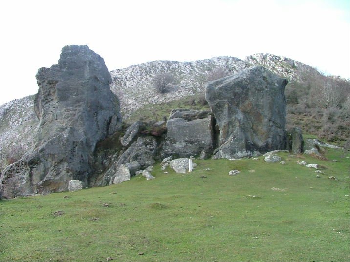 HARRIAK AZKEN ALDAPAN