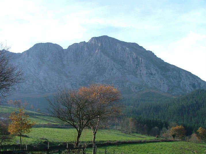 ALLUITZ (1040 m) Axpeko Mendigoikoatik