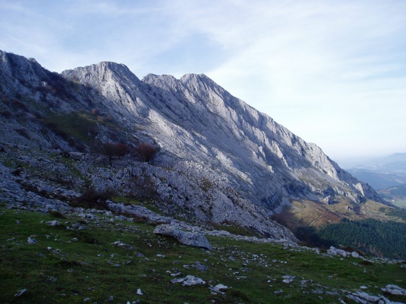 Arrazolatik Larranora igotzen den bidetik ikusita