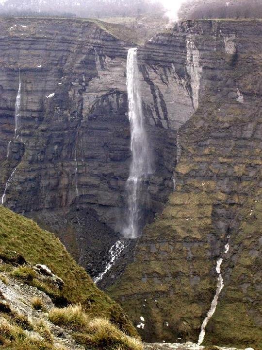 El Salto del Nervion en primavera
