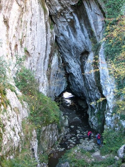 Abaroko leizearen sarrera