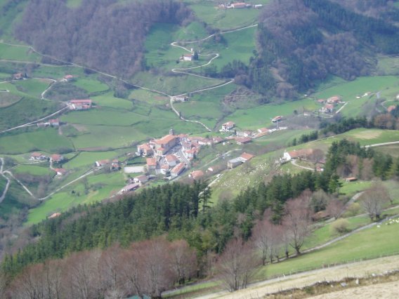 Errexil Zelatunetik tontorrera igotzen den bidetik ikusita