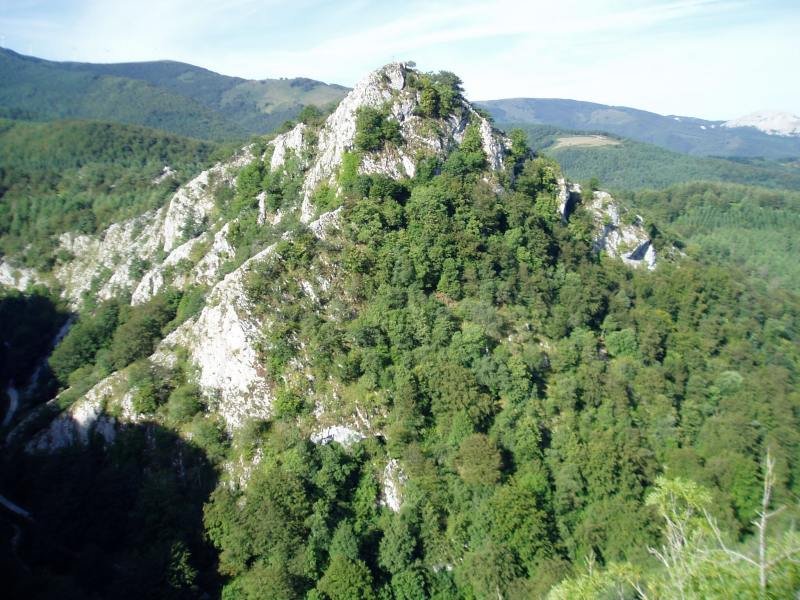 Aitzabal (766 m.) Arantzazutik ikusita