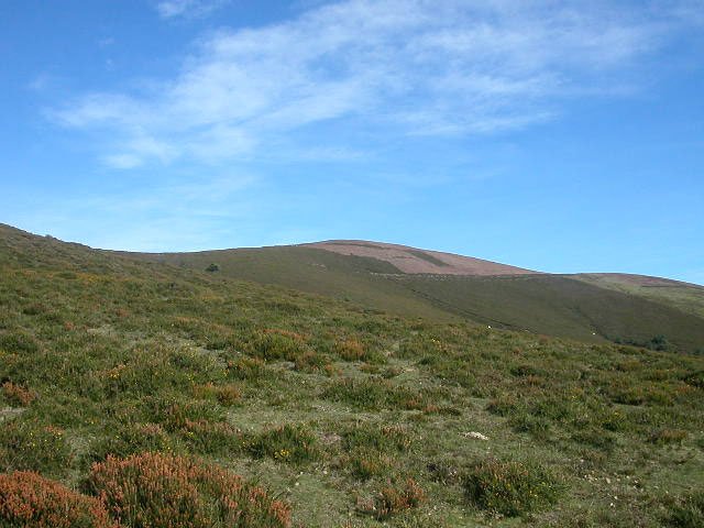 Zalamaren perfila. Agueratik igotzen den bidetik