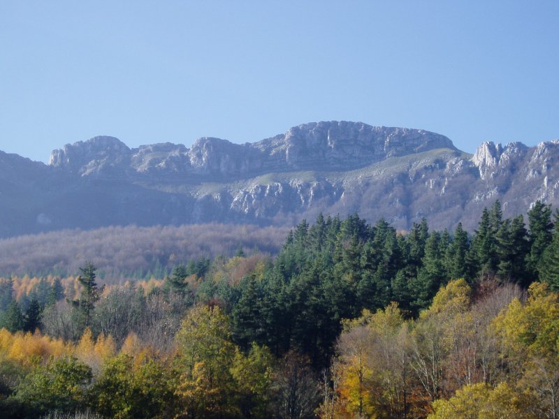 Zegamako geralekutik igotzen den bidetik ikusita