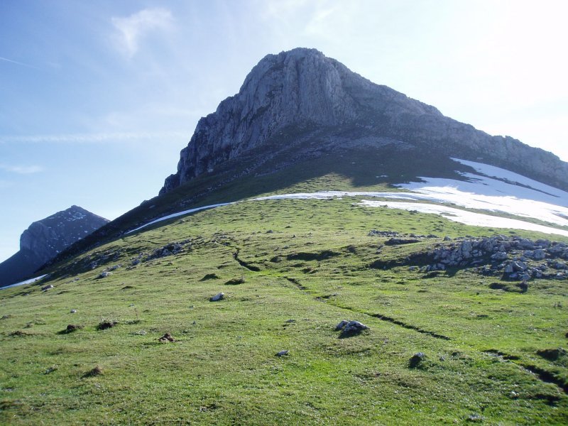 Lugaitzeko lepotik ikusita; atzean Aitxuri