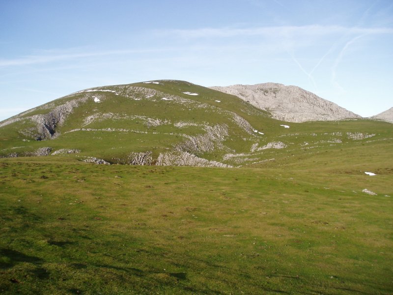 Artzanburu izen bereko trikuharritik ikusita