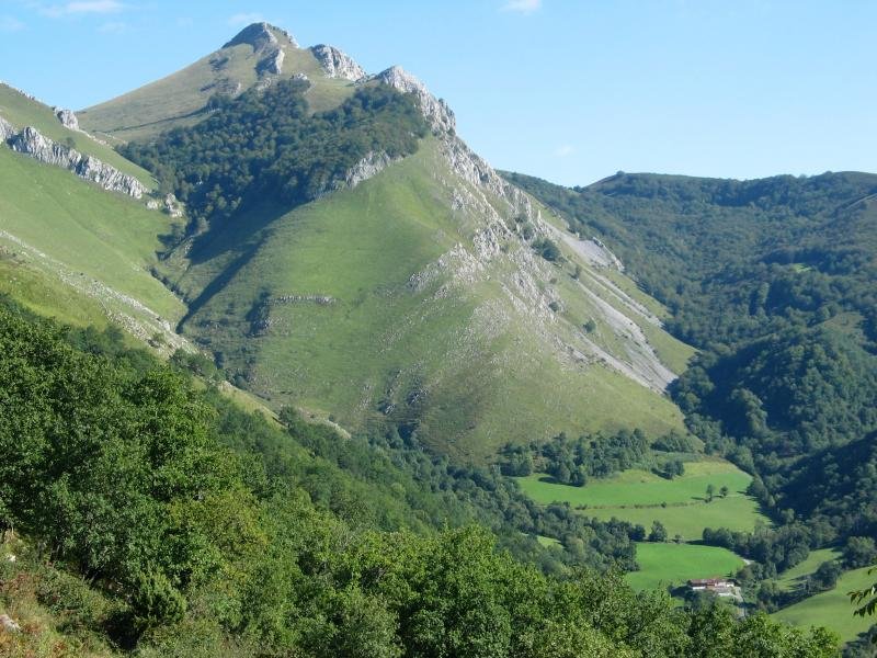 Behorlegi herriaren ingurutik ikusita