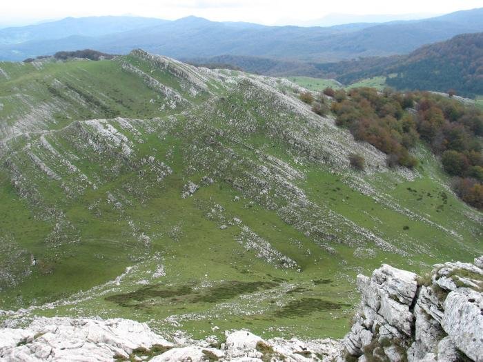 Uarrain eta Arriolatz, Ekialdean, tontorretik ikusita