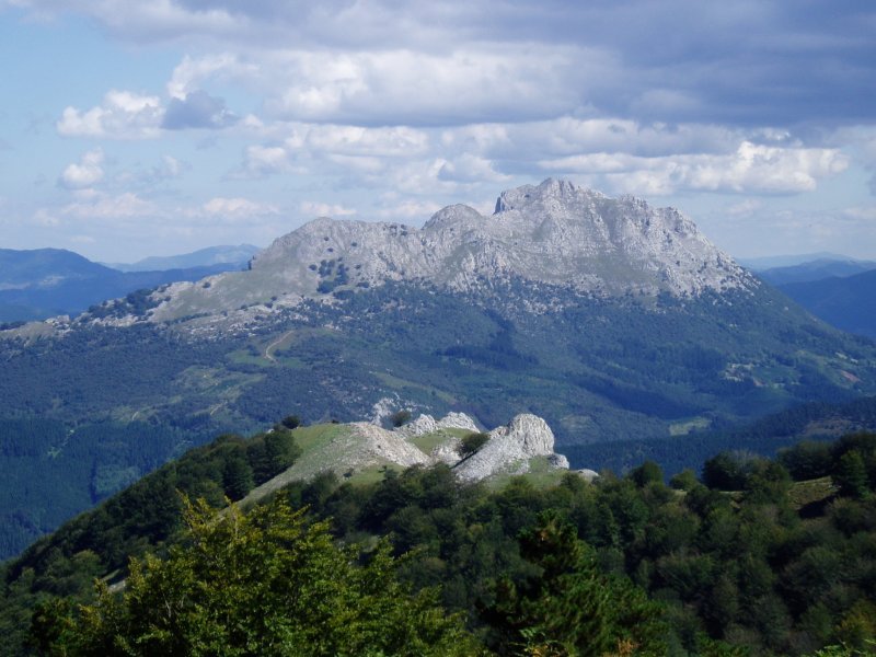 Andasto eta Udalaitz Zabalaunditik ikusita