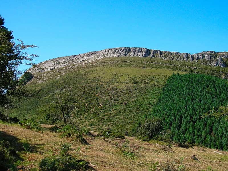 A hora dejamos el Bastelarra para encaminarnos al Arralde.