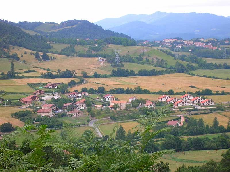 El pueblecito de Izoria desde donde comienza el ascenso.