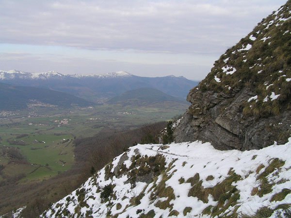 Camino, Valle de Mena al fondo