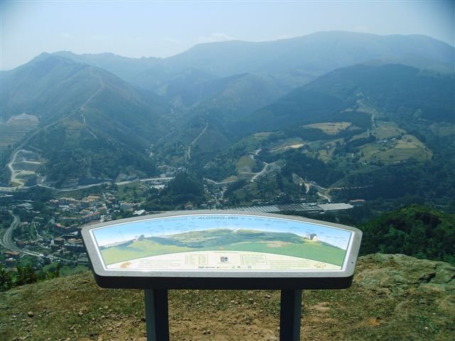 Mesa de orientacion desde la cima de Sasiburu