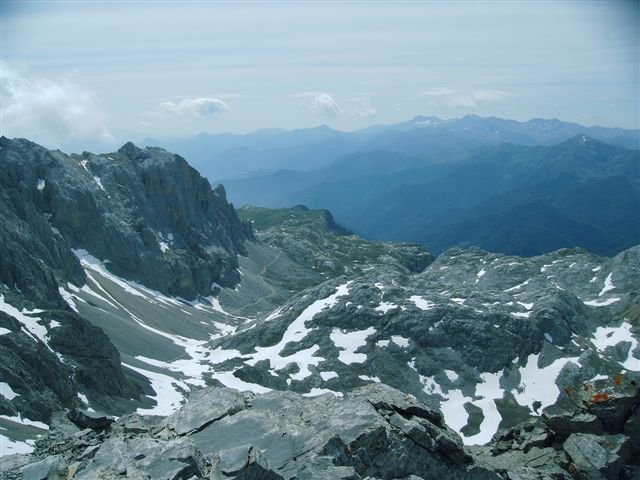 Vista del sendero por el cual hemos subido desde el cavle.