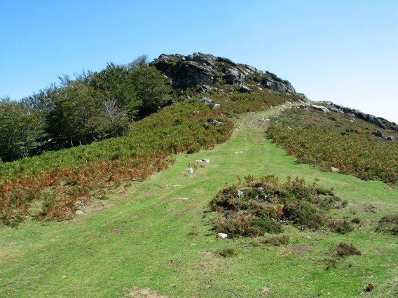 Olegiko muinoa, Irakurri eta Iruñarri artean