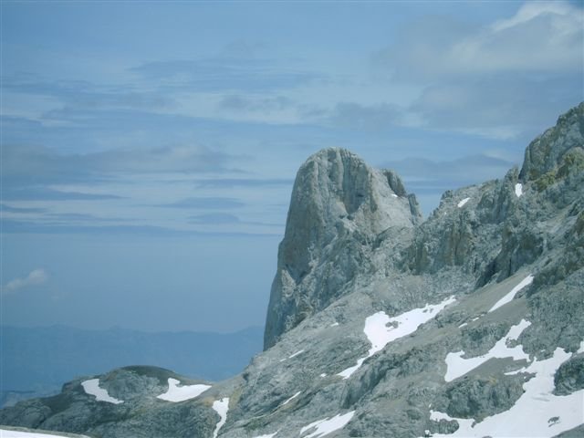 Naranjo de Bulnes desde el collado de Horcados Rojos