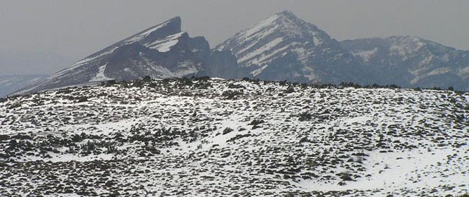 Tres Dedos con Peñalba en el centro desde Castro Grande