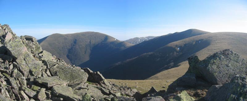 El Saoia (izq) y el Okolin (dcha) desde el Gartzaga