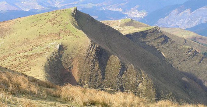 Desde Odoriaga: Ubixeta en primer termino, Beluzaran y Kolometa al fondo