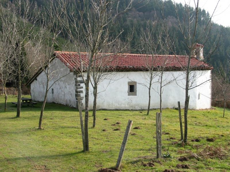 San Gregorio ermita, Mandubi aldeko bidean