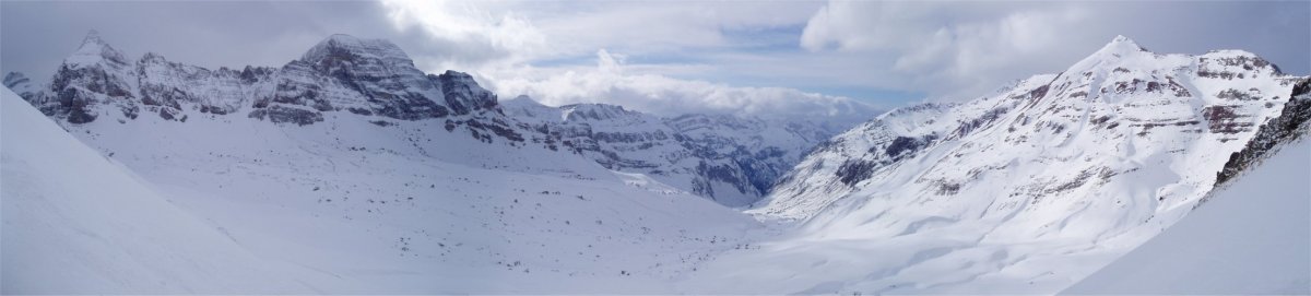 Izas bailara izen bereko lepotik ikusita