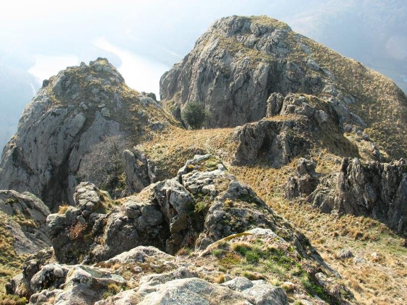 San Anton aldeko haitzak tontorretik ikusita