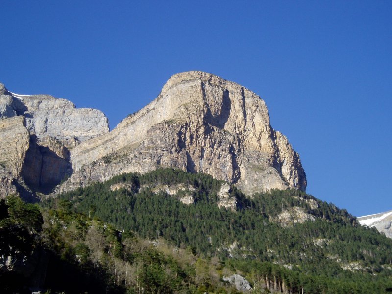 Hego-mendebaldetik ikusita