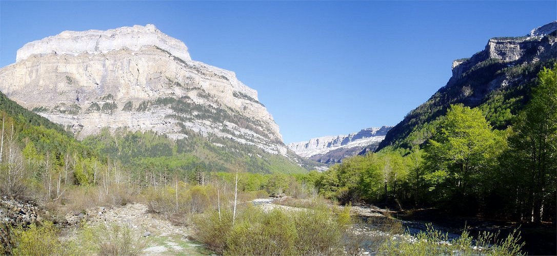 Tobacorren mendebaldeko hormak eta Ordesa bailararen ikuspegia